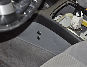 Скрыта установка кнопки ручного запуска не привлечет внимания посторонних и Автосигнализация ФАУСТ-11 будет работать при защите от угона с максимальной эффективностью.